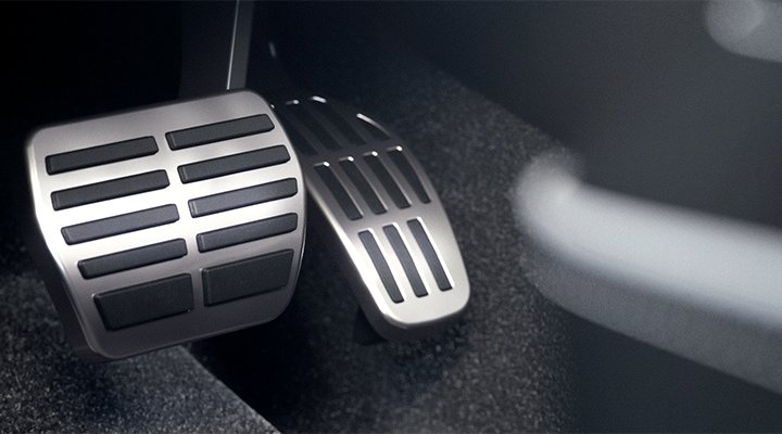 Nové Mitsubishi Grandis: Sada sportovních pedálů